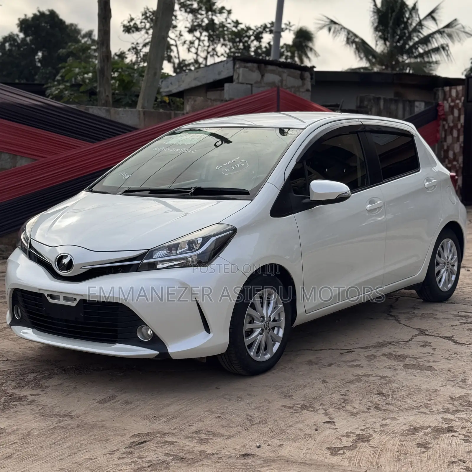 Toyota Vitz 1.3 FWD 5dr 2015 Pearl
