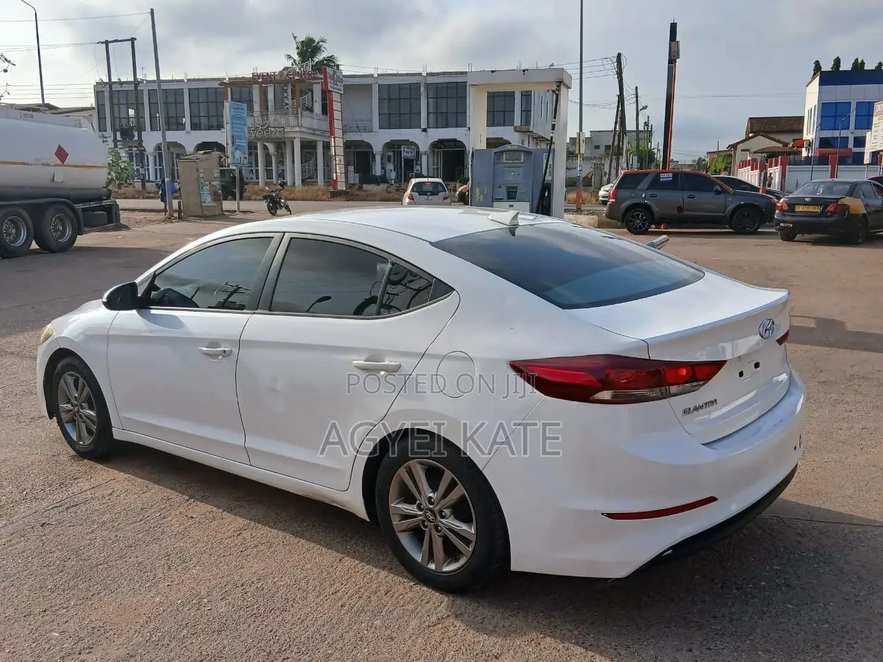 Hyundai Elantra SE Sedan FWD (2.0L 4cyl 6M) 2017 White