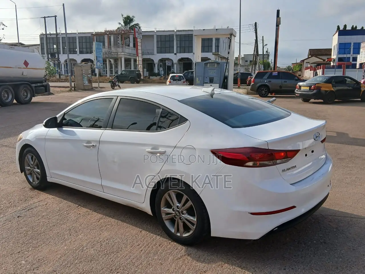 Hyundai Elantra SE Sedan FWD (2.0L 4cyl 6M) 2017 White