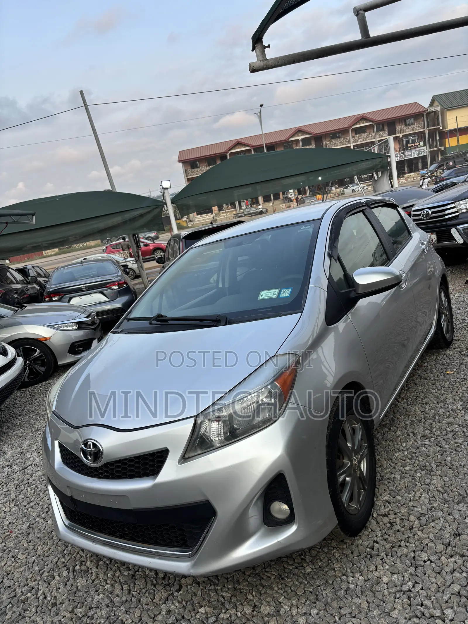 Toyota Yaris SE Hatchback 5dr 2013 Silver