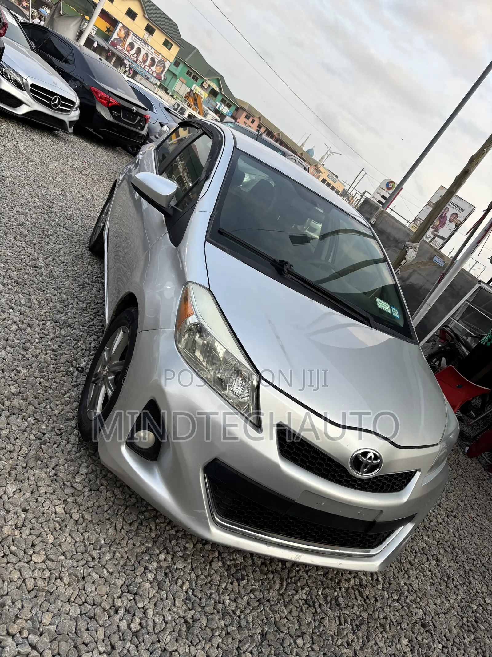 Toyota Yaris SE Hatchback 5dr 2013 Silver