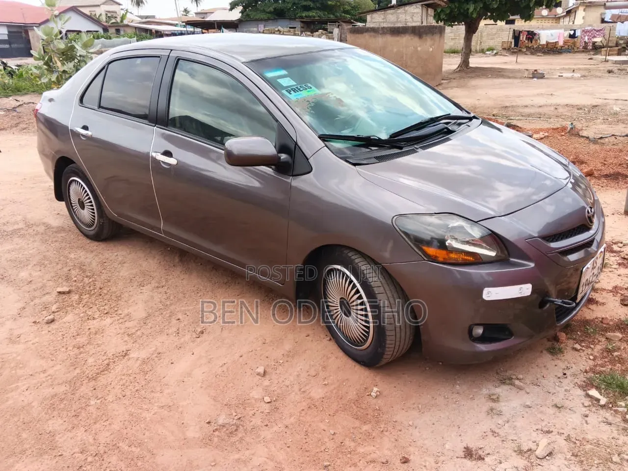 Toyota Yaris 2010 Gray