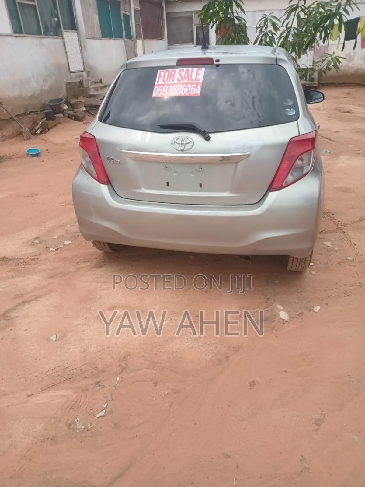 Toyota Vitz 1.3 AWD 3dr 2012 Gray