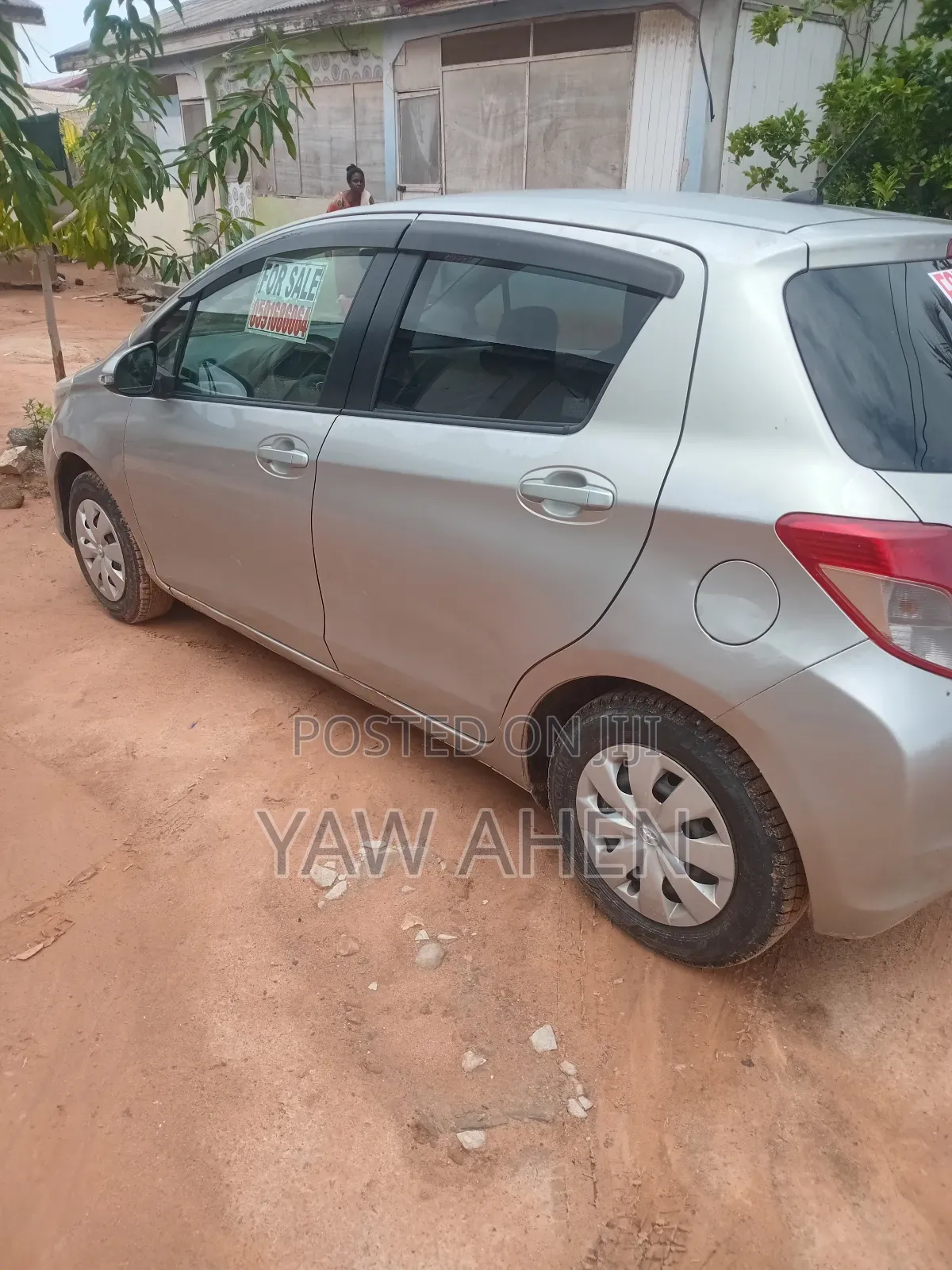 Toyota Vitz 1.3 AWD 3dr 2012 Gray