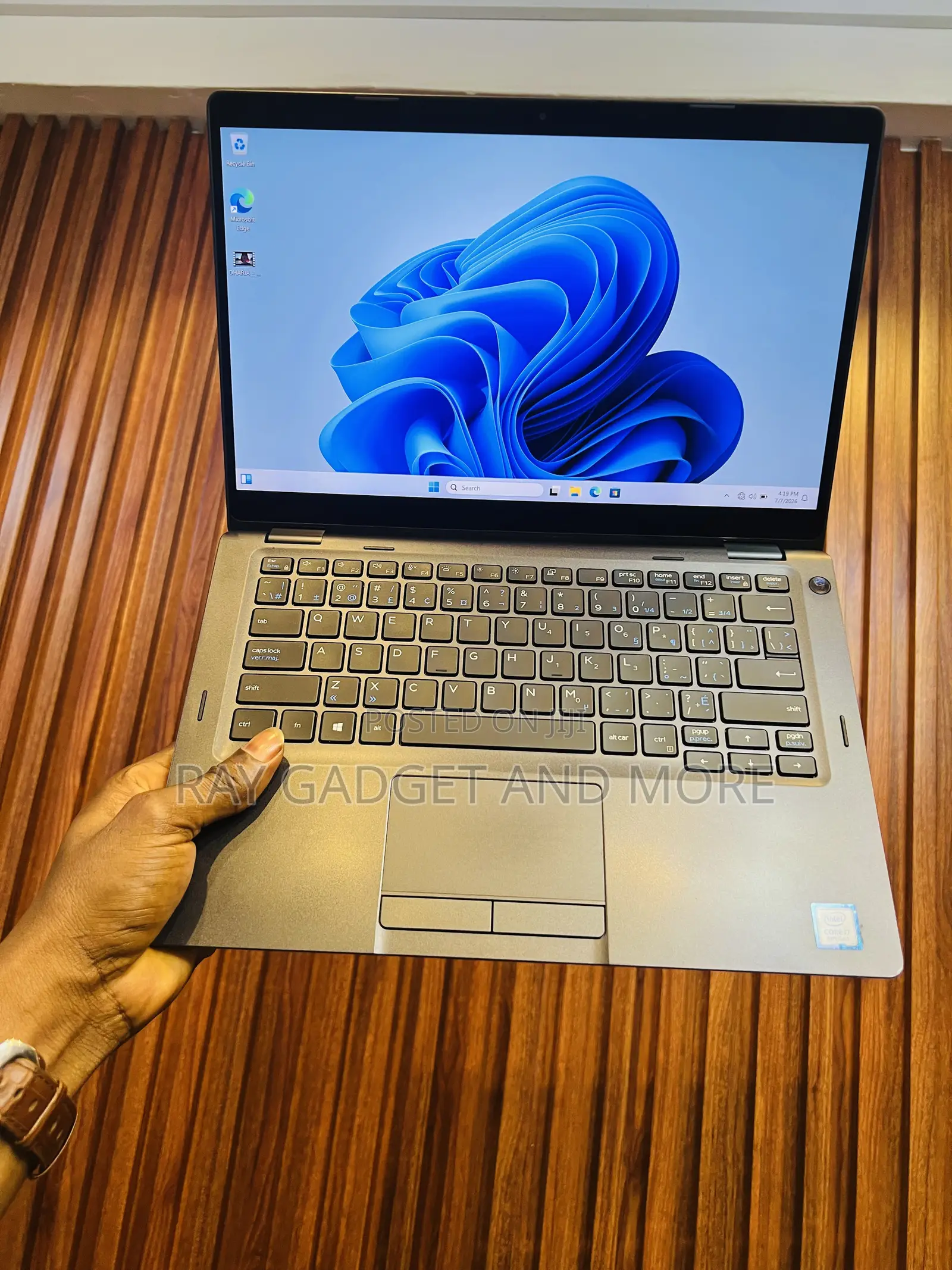 Laptop Dell Latitude 5300 2-in-1 8GB Intel Core i7 SSD 256GB