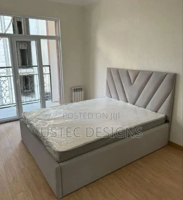 Luxury Beds With Side Drawers and Ottoman