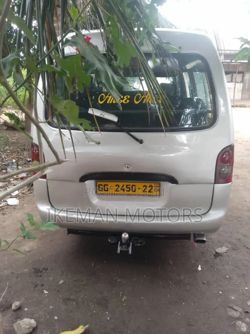 Hyundai H-100 2004 Silver
