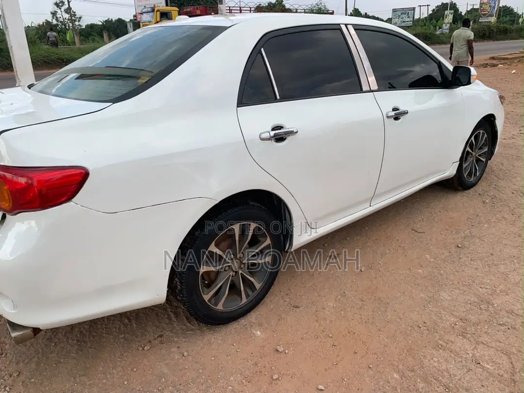 Toyota Corolla 2010 White