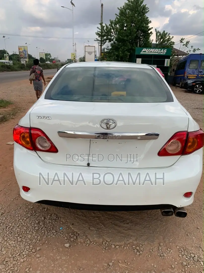 Toyota Corolla 2010 White