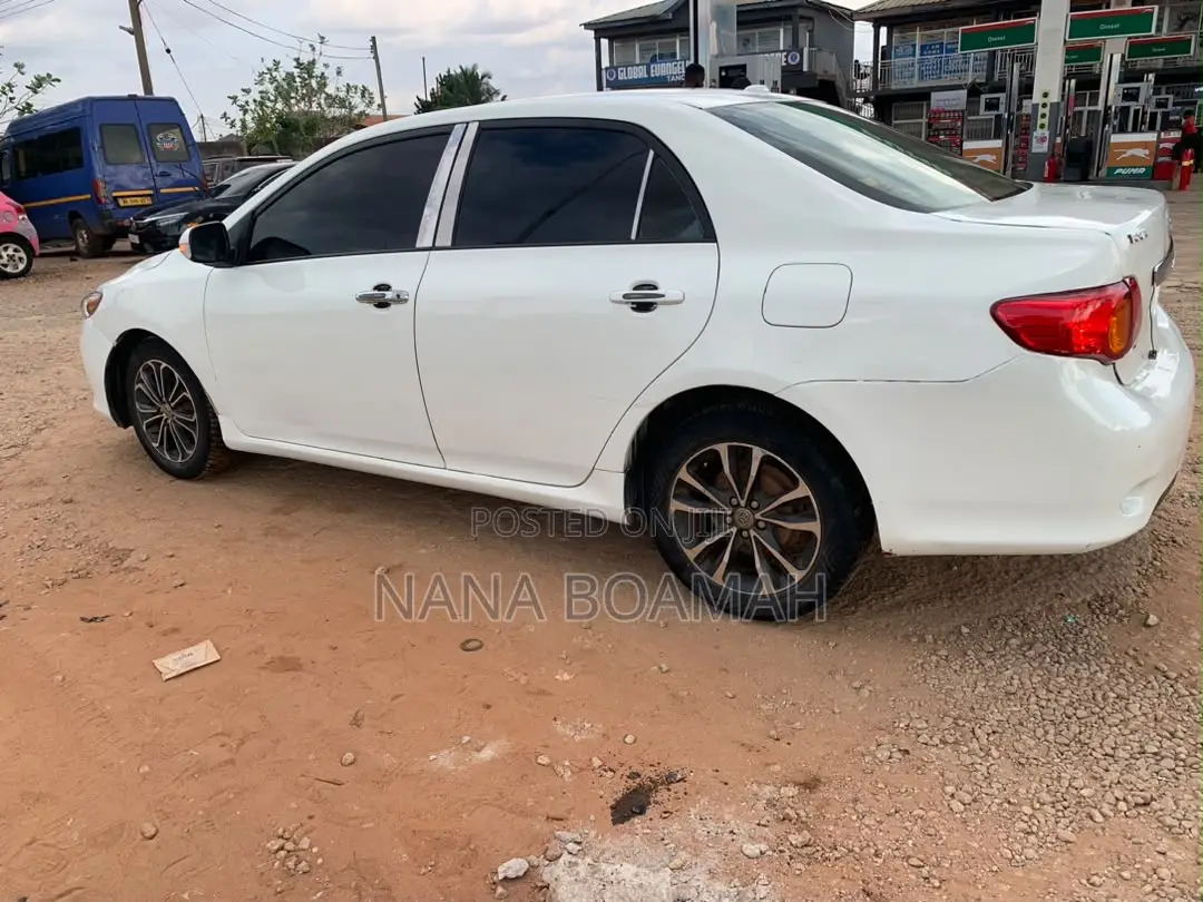 Toyota Corolla 2010 White