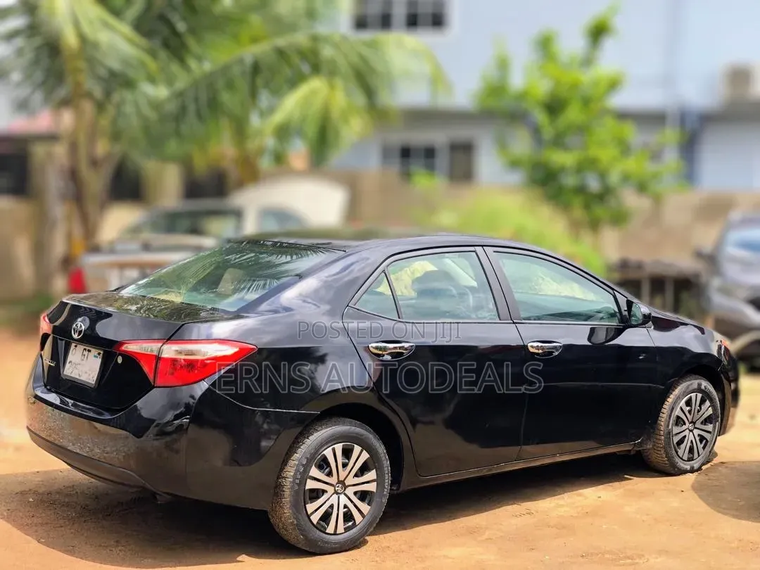 Toyota Corolla 2016 Black