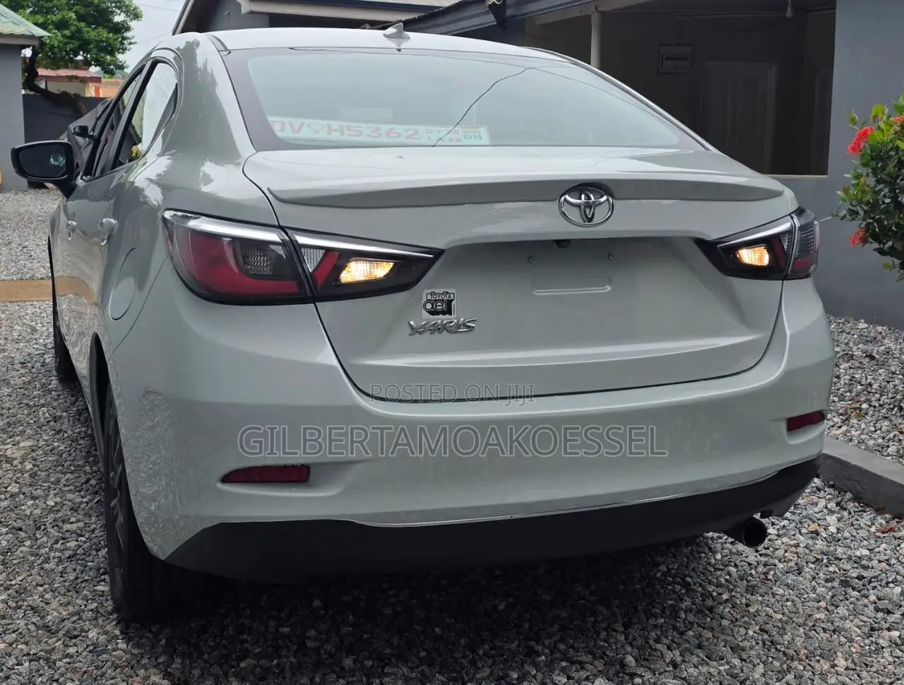 Toyota Yaris 2020 Silver