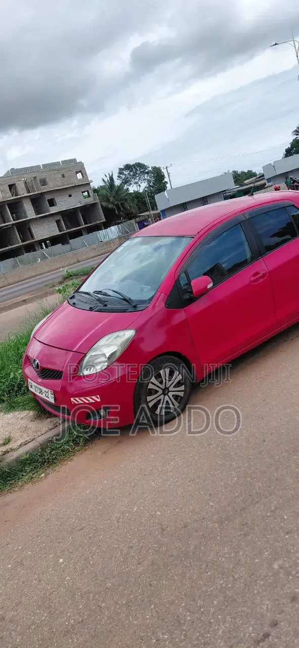 Toyota Vitz 2010 Red