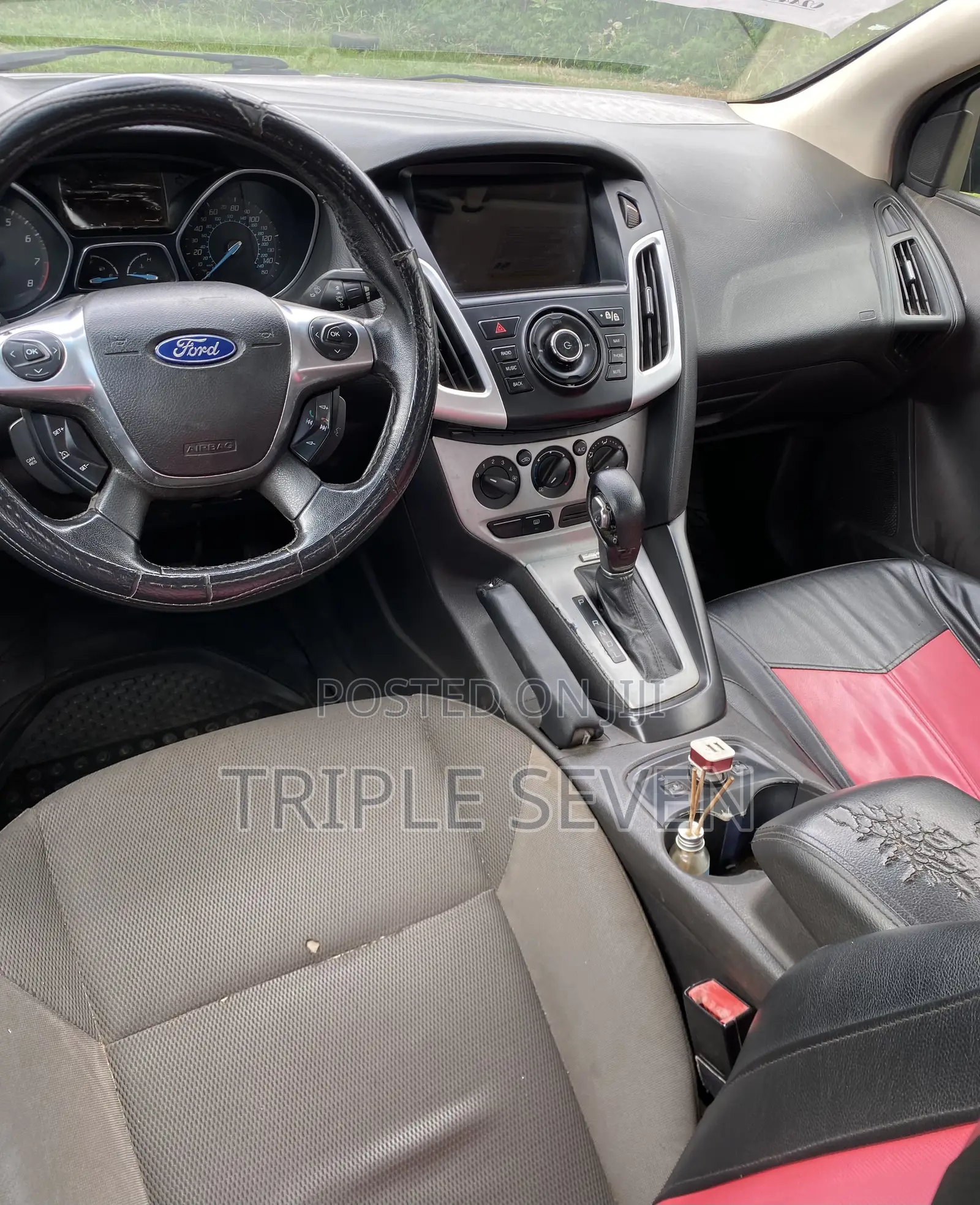 Ford Focus SE Sedan FWD (2.0L 4cyl 5M) 2013 Red