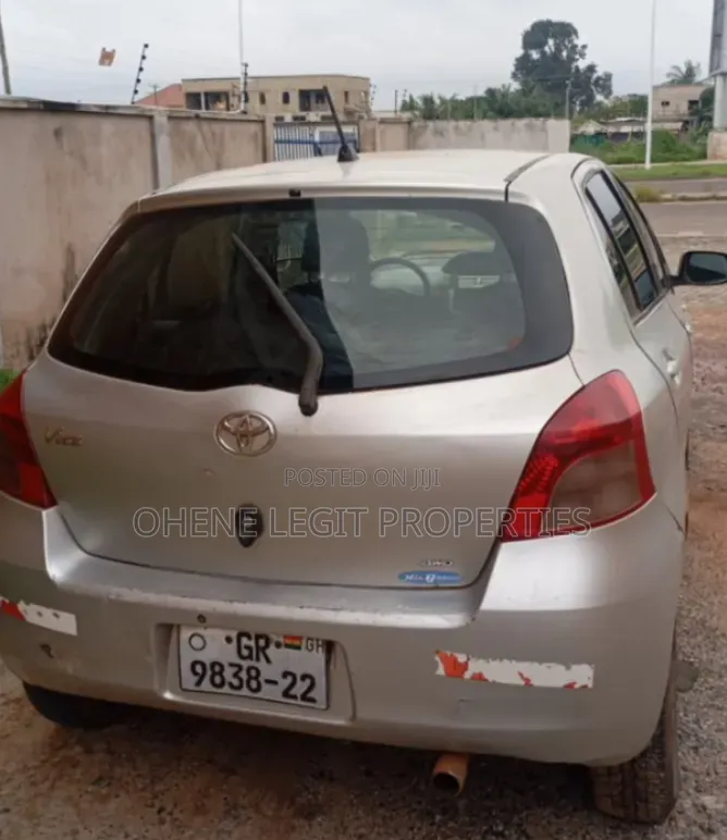 Toyota Vitz 2010 Gray