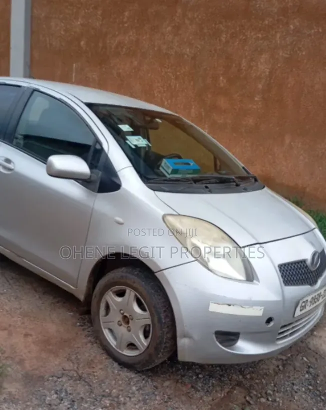 Toyota Vitz 2010 Gray
