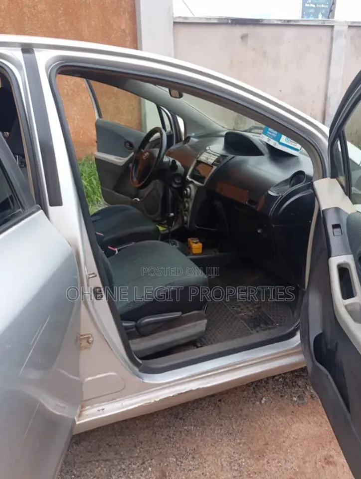 Toyota Vitz 2010 Gray