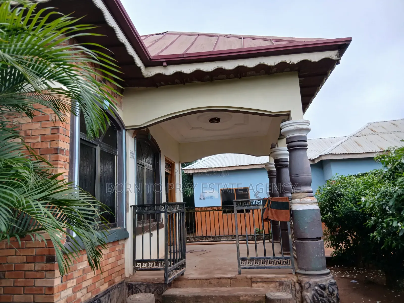 7bdrm House in Born 2 Pray Estate, Ejisu-Juaben Municipal for rent