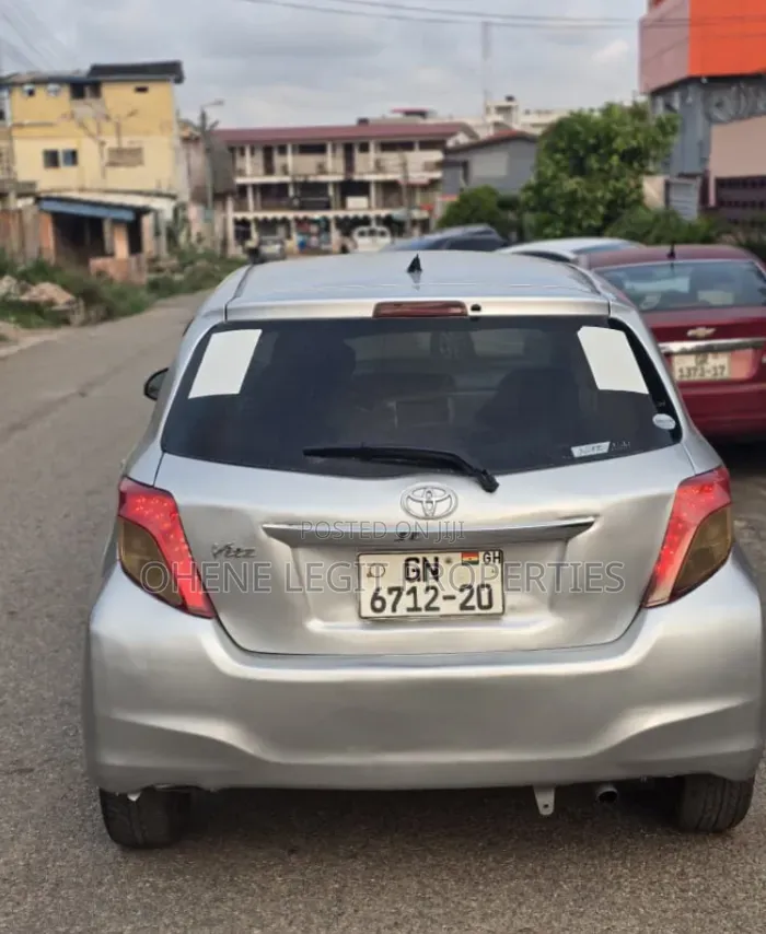 Toyota Vitz 2012 Gray