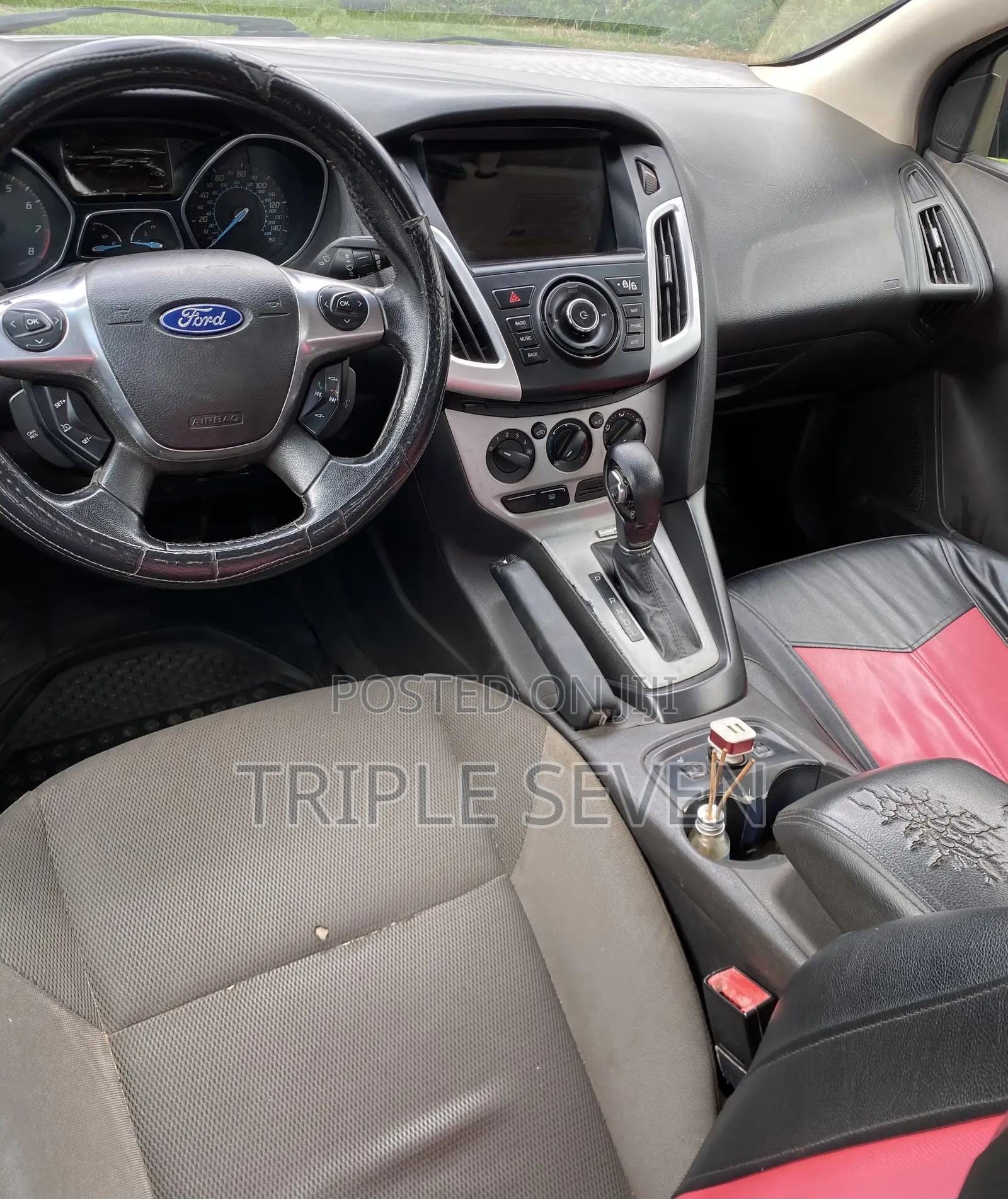 Ford Focus SE Sedan FWD (2.0L 4cyl 5M) 2013 Red