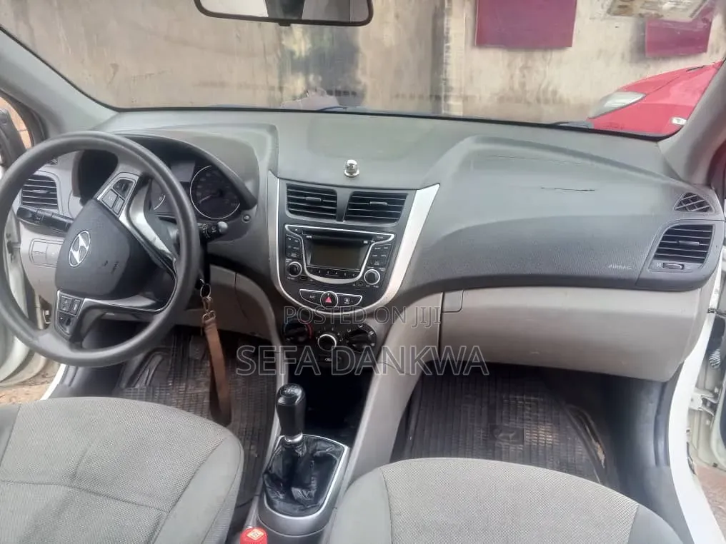 Hyundai Accent SE 2013 White