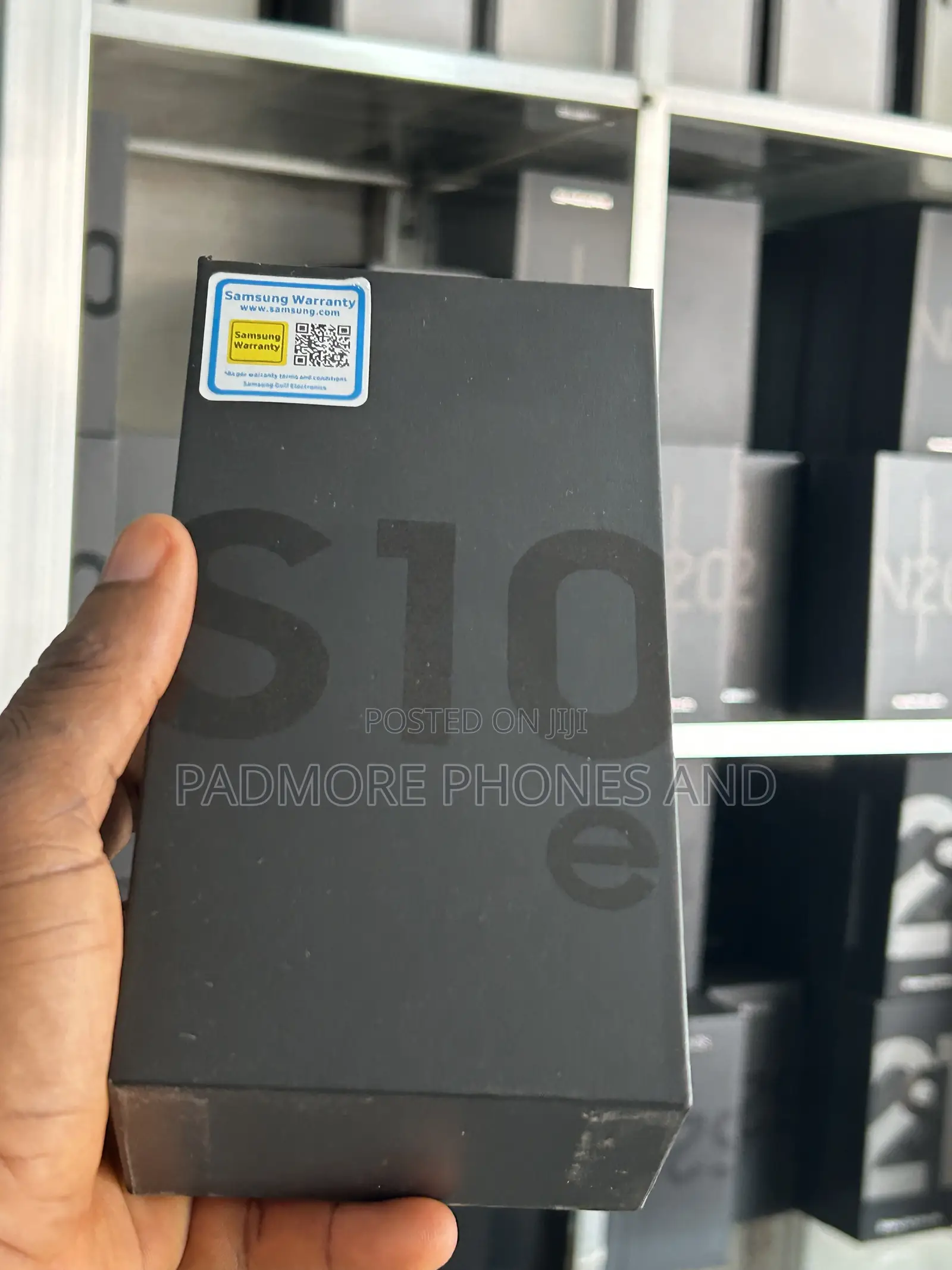 New Samsung Galaxy S10e 128 GB Black