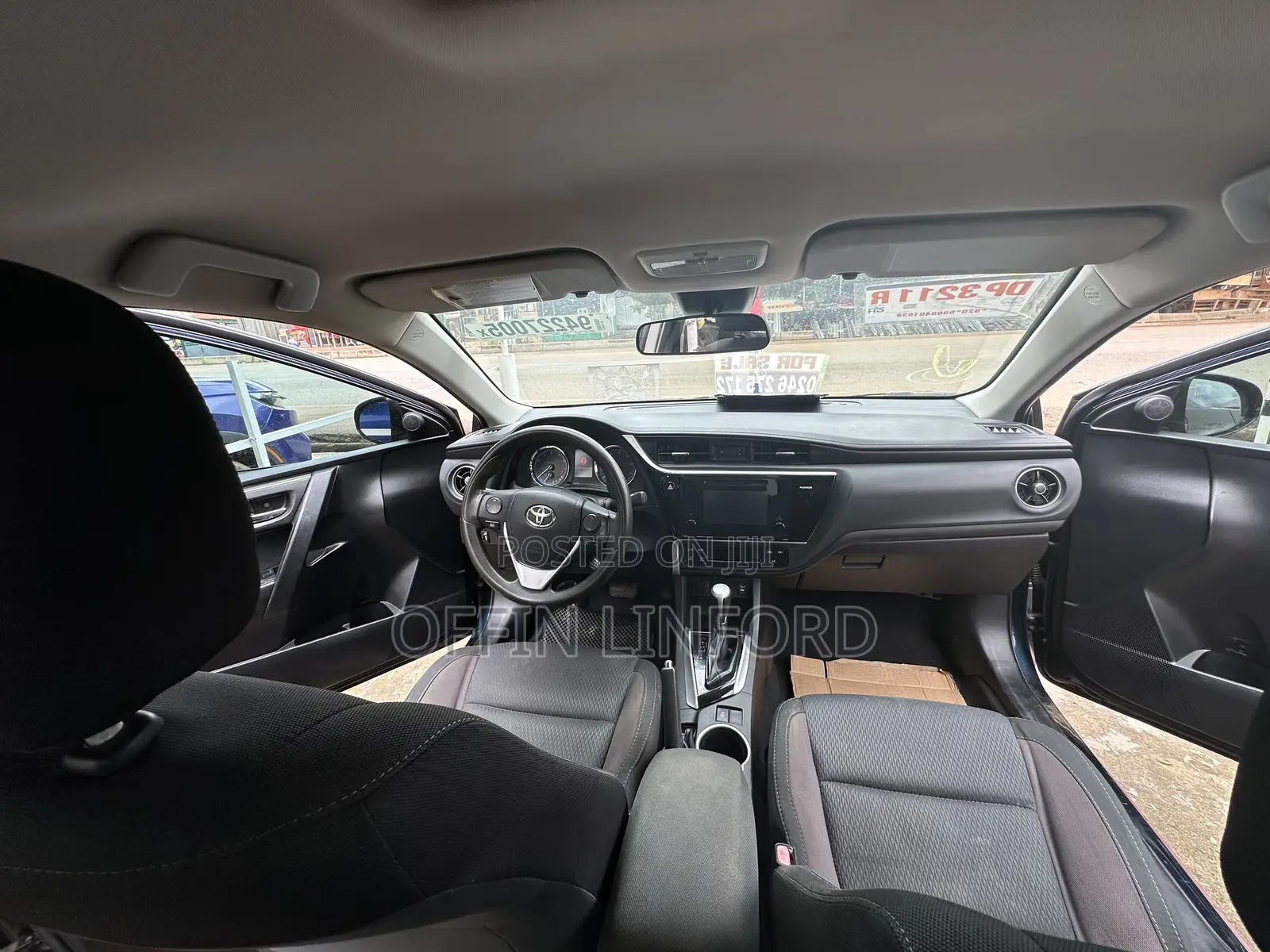 Toyota Corolla LE 4dr Sedan (1.8L 4cyl CVT) 2017 Pearl