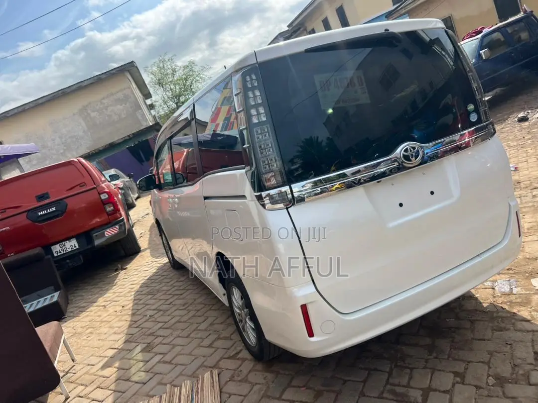 Toyota Voxy 2015 White