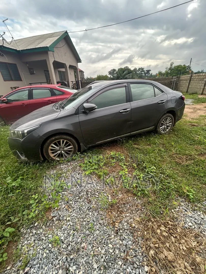 Toyota Corolla Altis 2017 Black