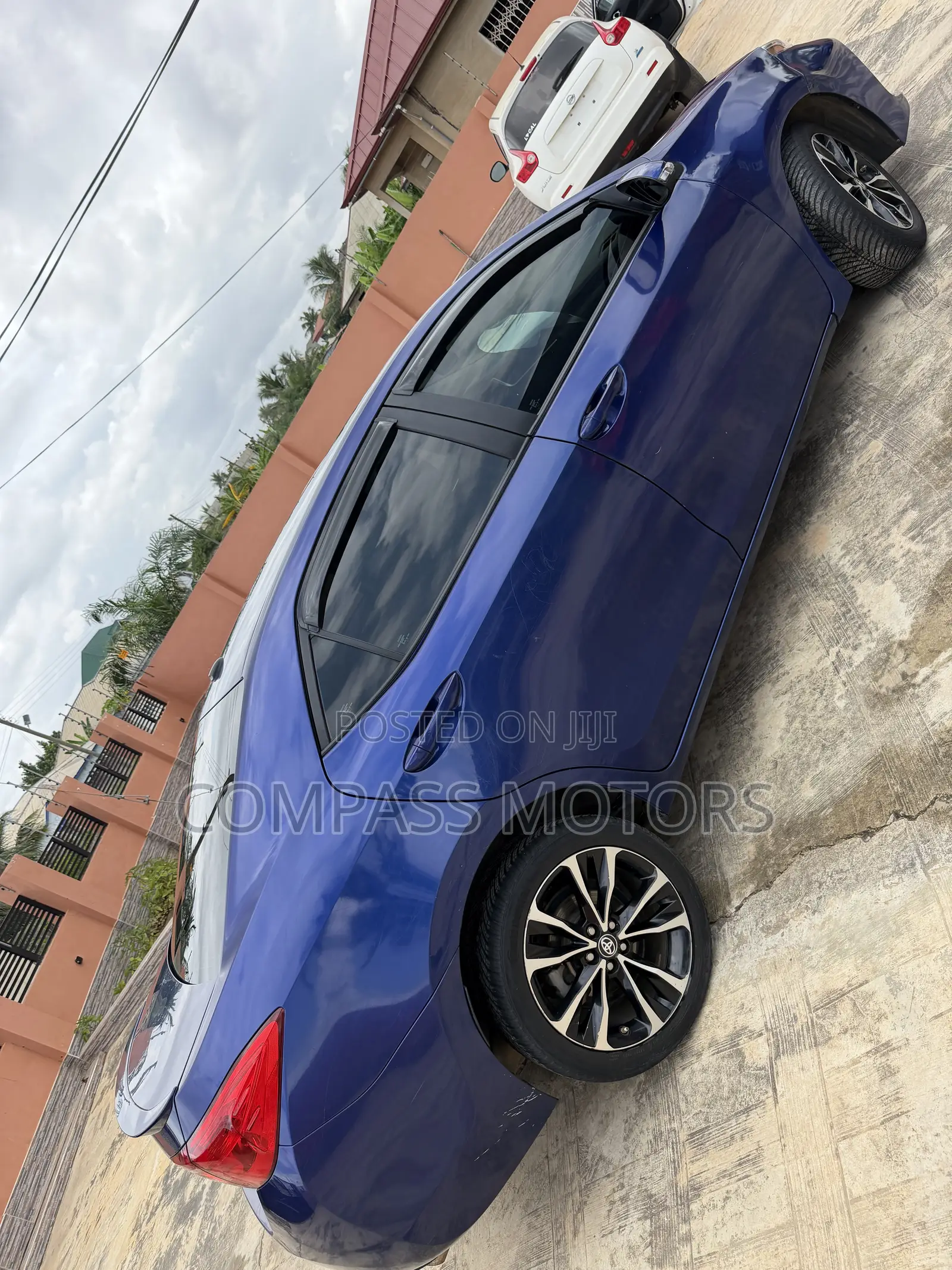 Toyota Corolla SE (1.8L 4cyl 6M) 2018 Blue