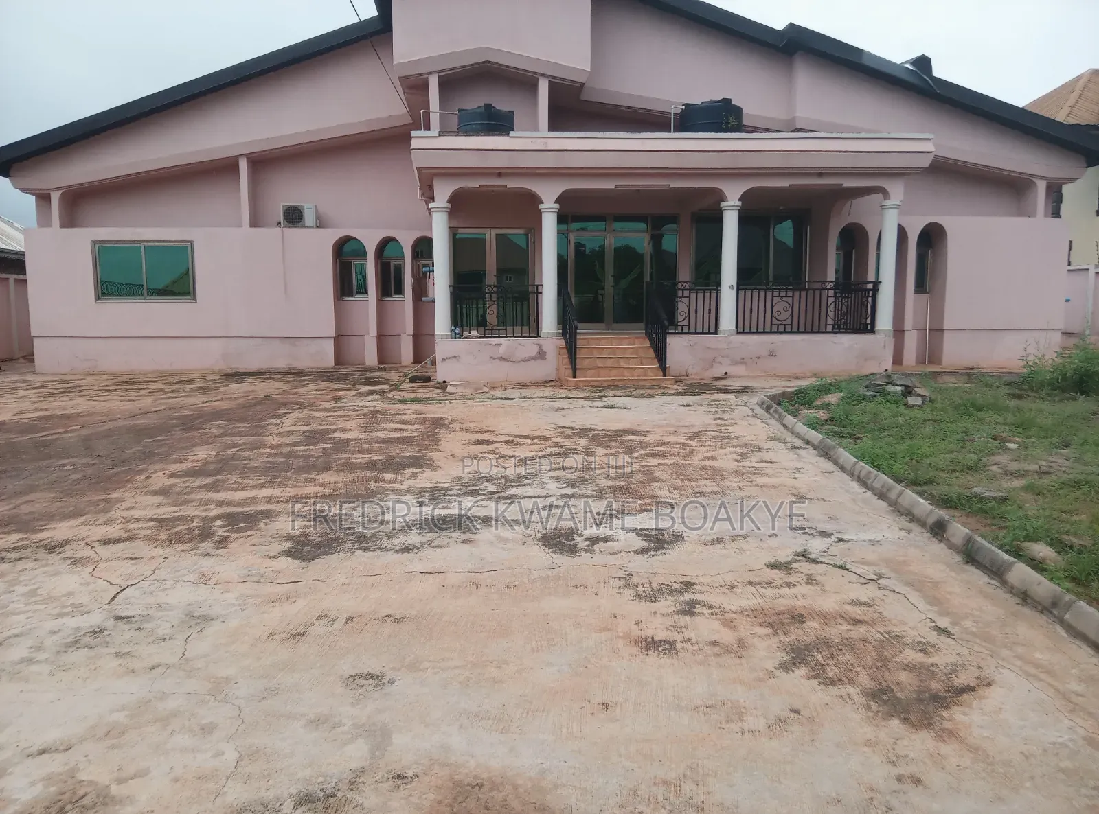 6bdrm House in Brother K Estate, Kumasi Metropolitan for sale