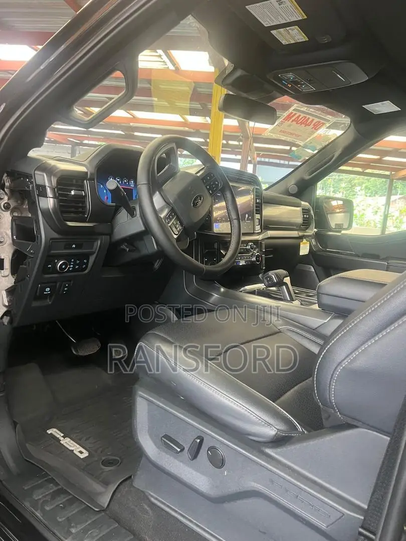 Ford F-150 LARIAT 4WD SuperCrew 5.5' Box 2025 Black