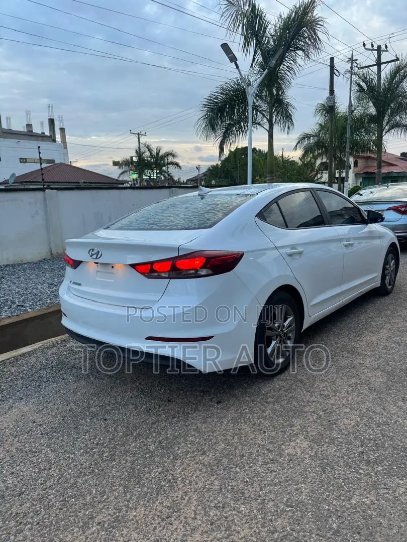 Hyundai Elantra Limited 2018 White