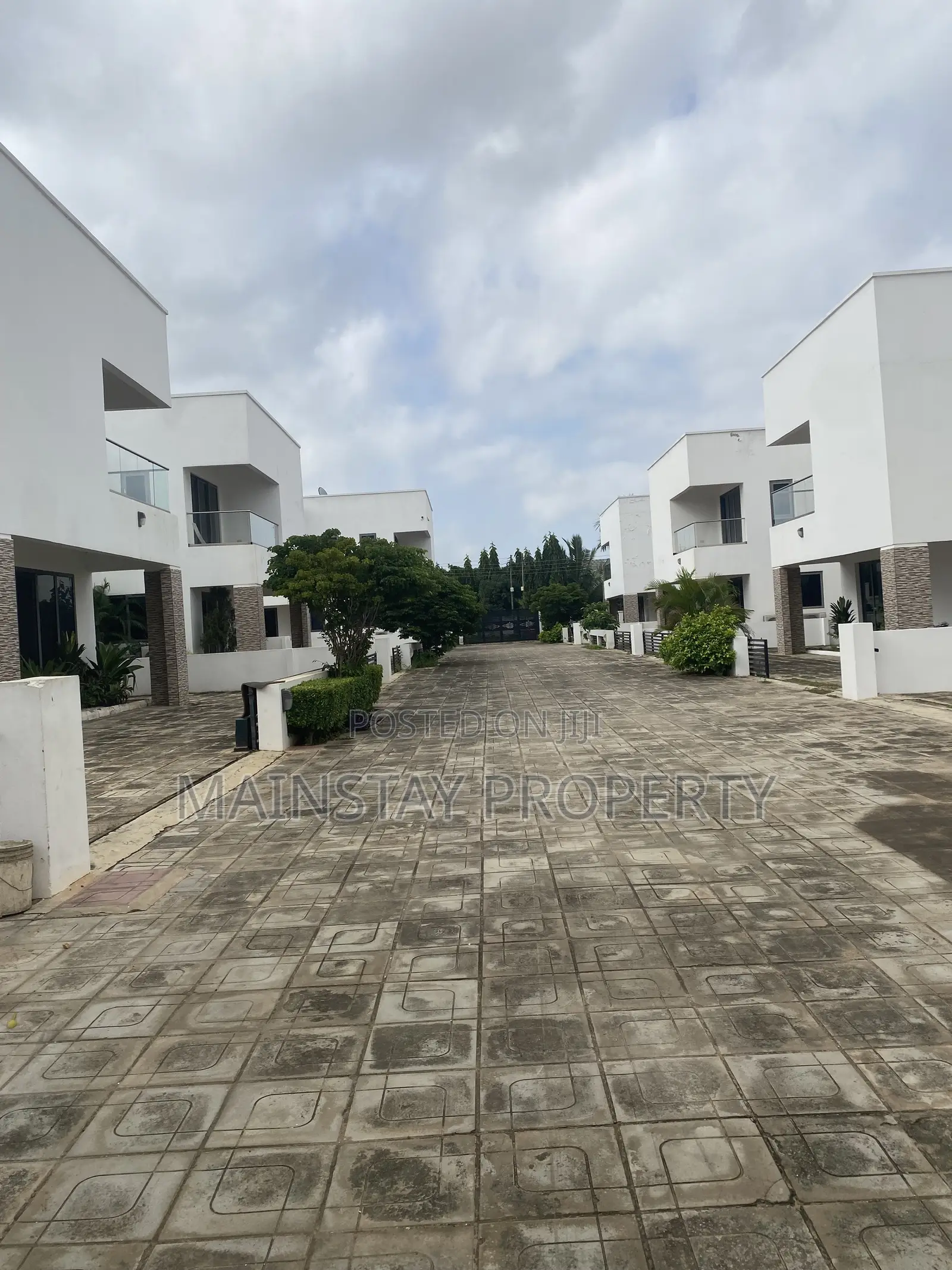 3bdrm Townhouse / Terrace in Mainstay Estates, East Legon for rent