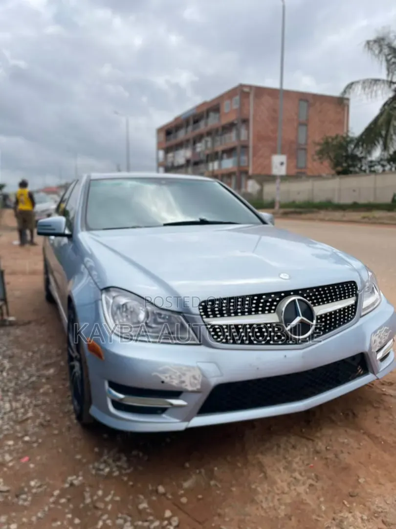 Mercedes-Benz C250 2015 Blue