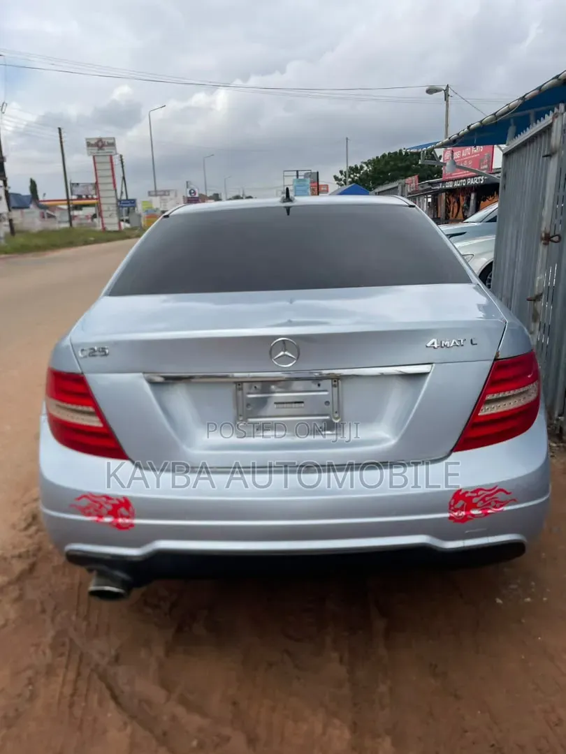 Mercedes-Benz C250 2015 Blue