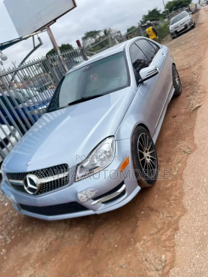 Mercedes-Benz C250 2015 Blue