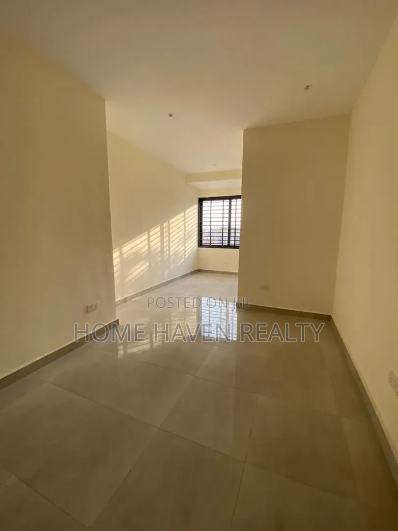4bdrm House in Labone, Coffee Shop Area for rent