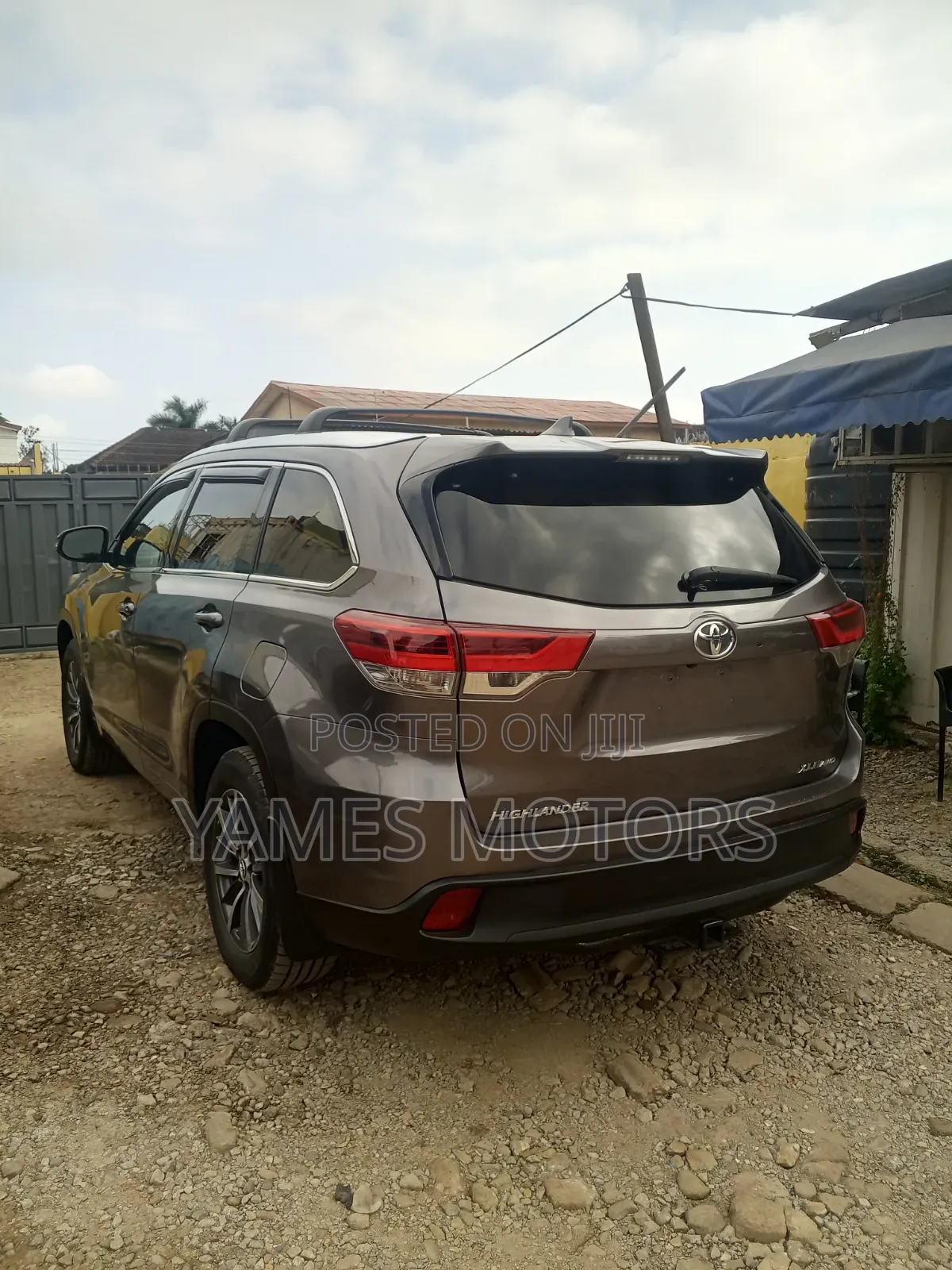 Toyota Highlander XLE 4x4 V6 (3.5L 6cyl 8A) 2017 Gray