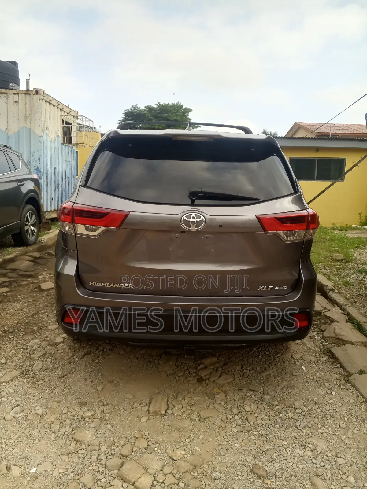 Toyota Highlander XLE 4x4 V6 (3.5L 6cyl 8A) 2017 Gray
