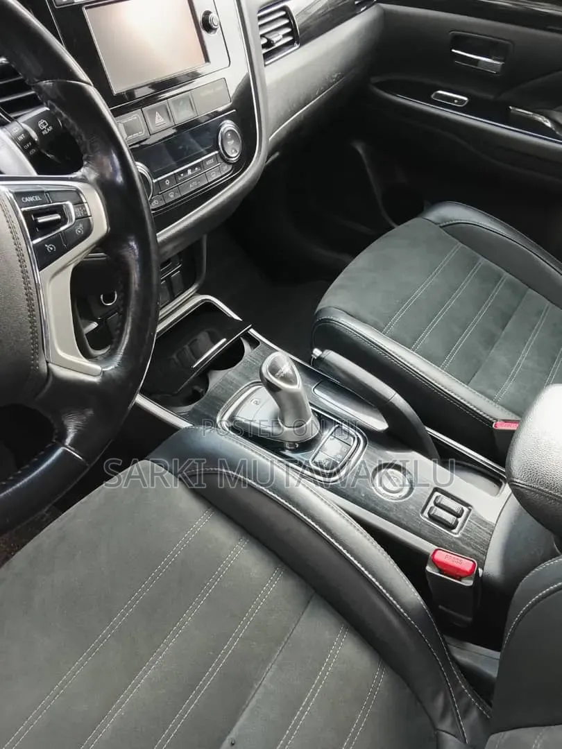 Mitsubishi Outlander 2016 Red