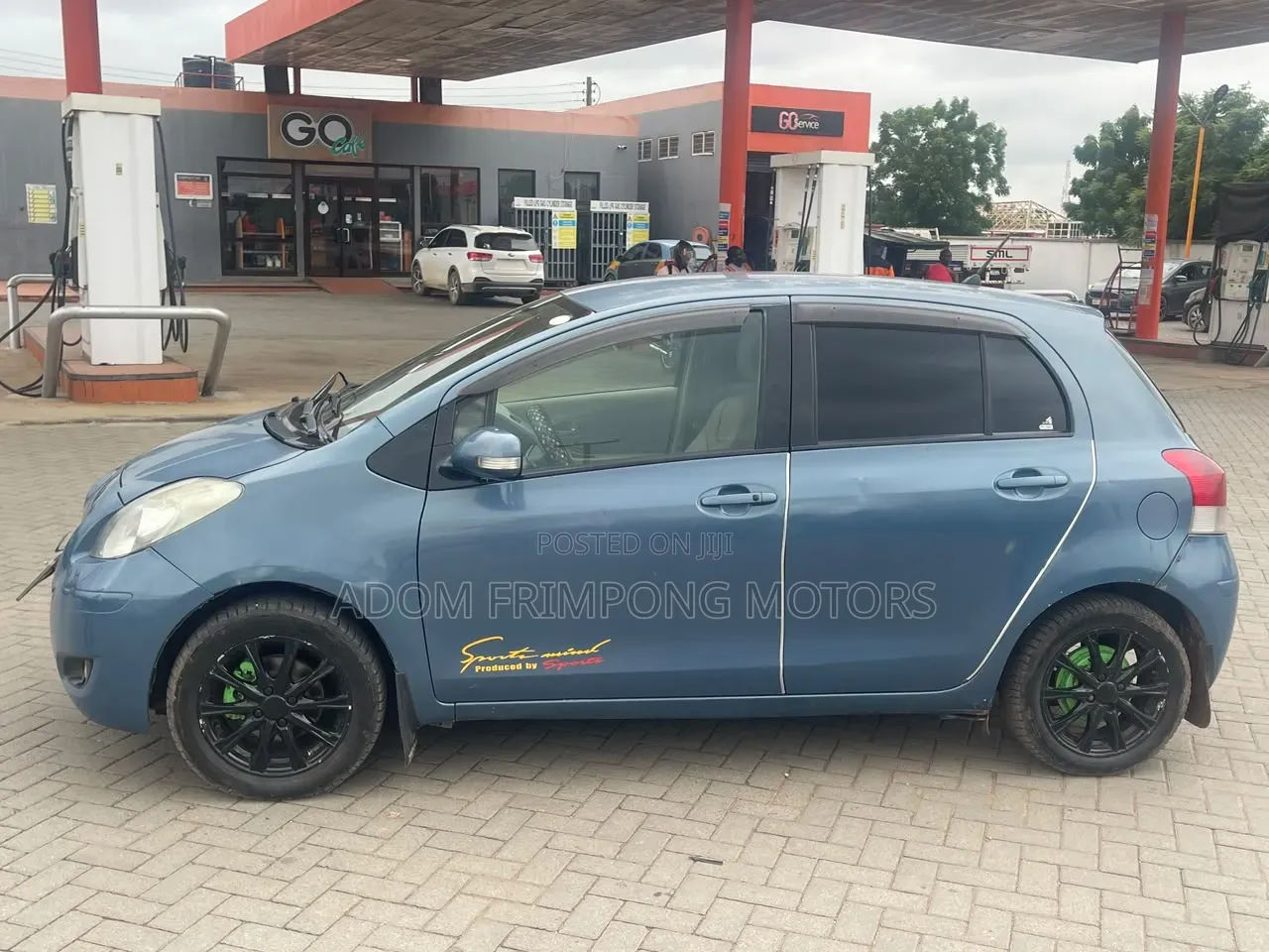 Toyota Vitz 2010 Blue