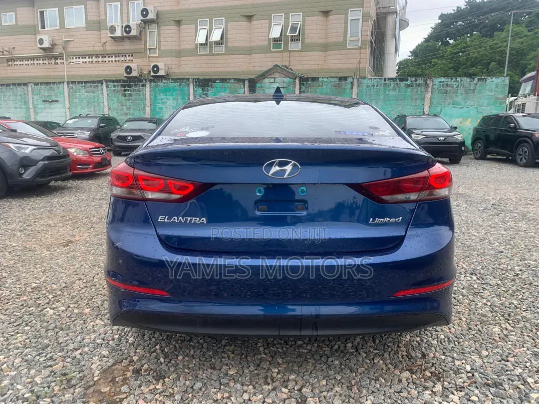 Hyundai Elantra Limited Sedan FWD (2.0L 4cyl 6A) 2017 Blue
