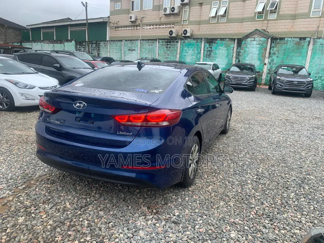 Hyundai Elantra Limited Sedan FWD (2.0L 4cyl 6A) 2017 Blue