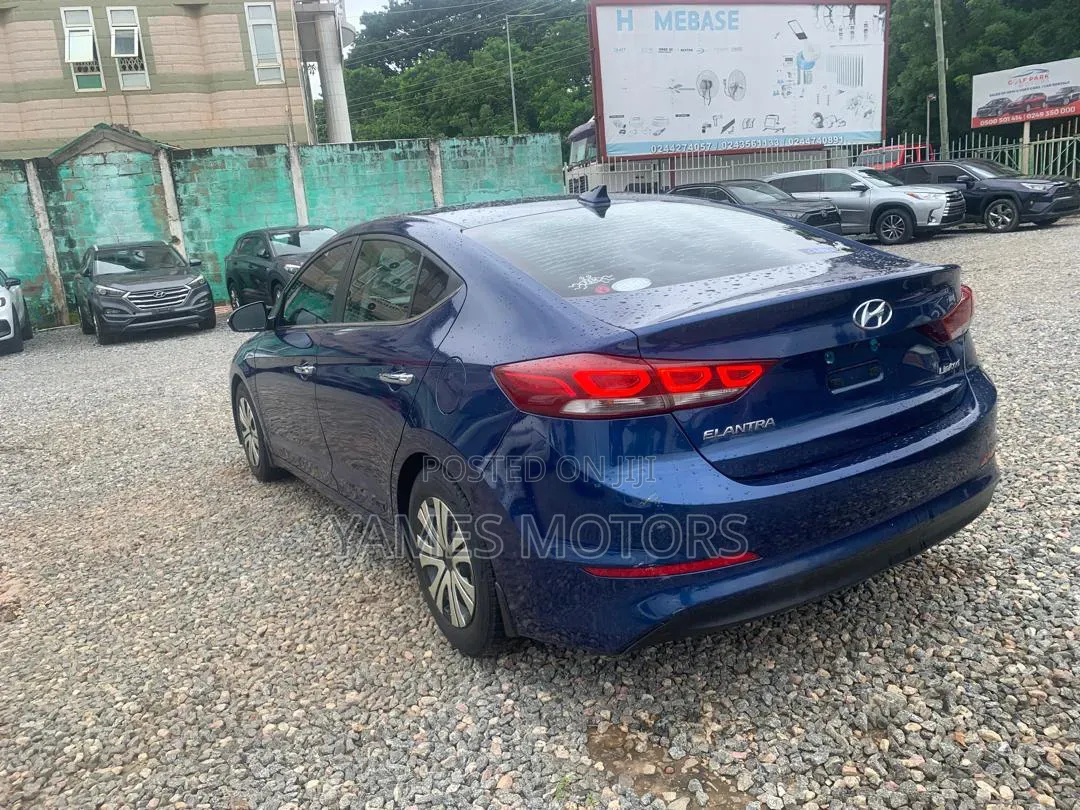 Hyundai Elantra Limited Sedan FWD (2.0L 4cyl 6A) 2017 Blue