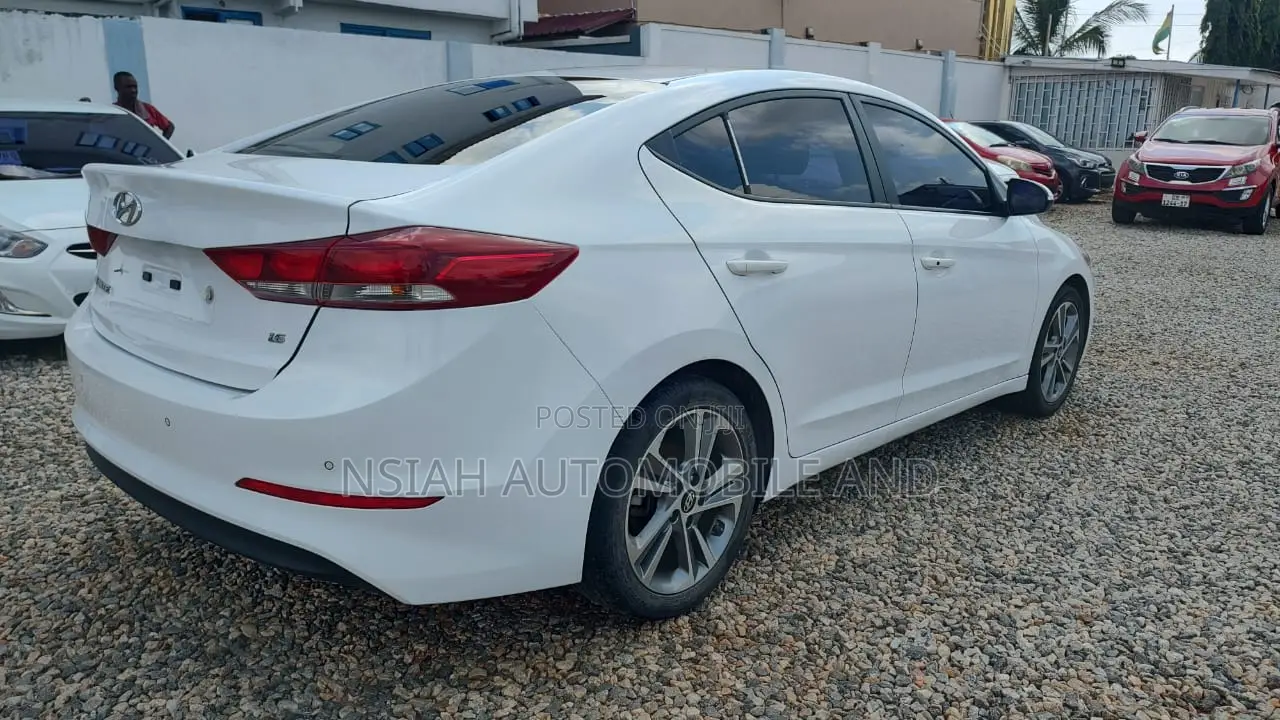 Hyundai Avante 2017 White