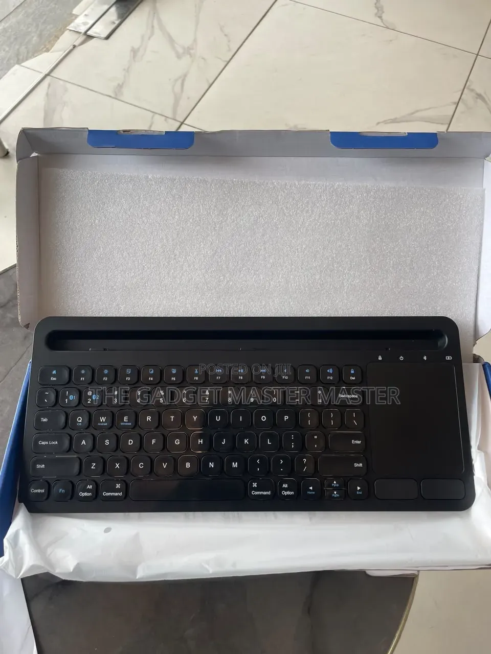 Cradle Wireless Keyboard for iPad, Smartphone Tablets