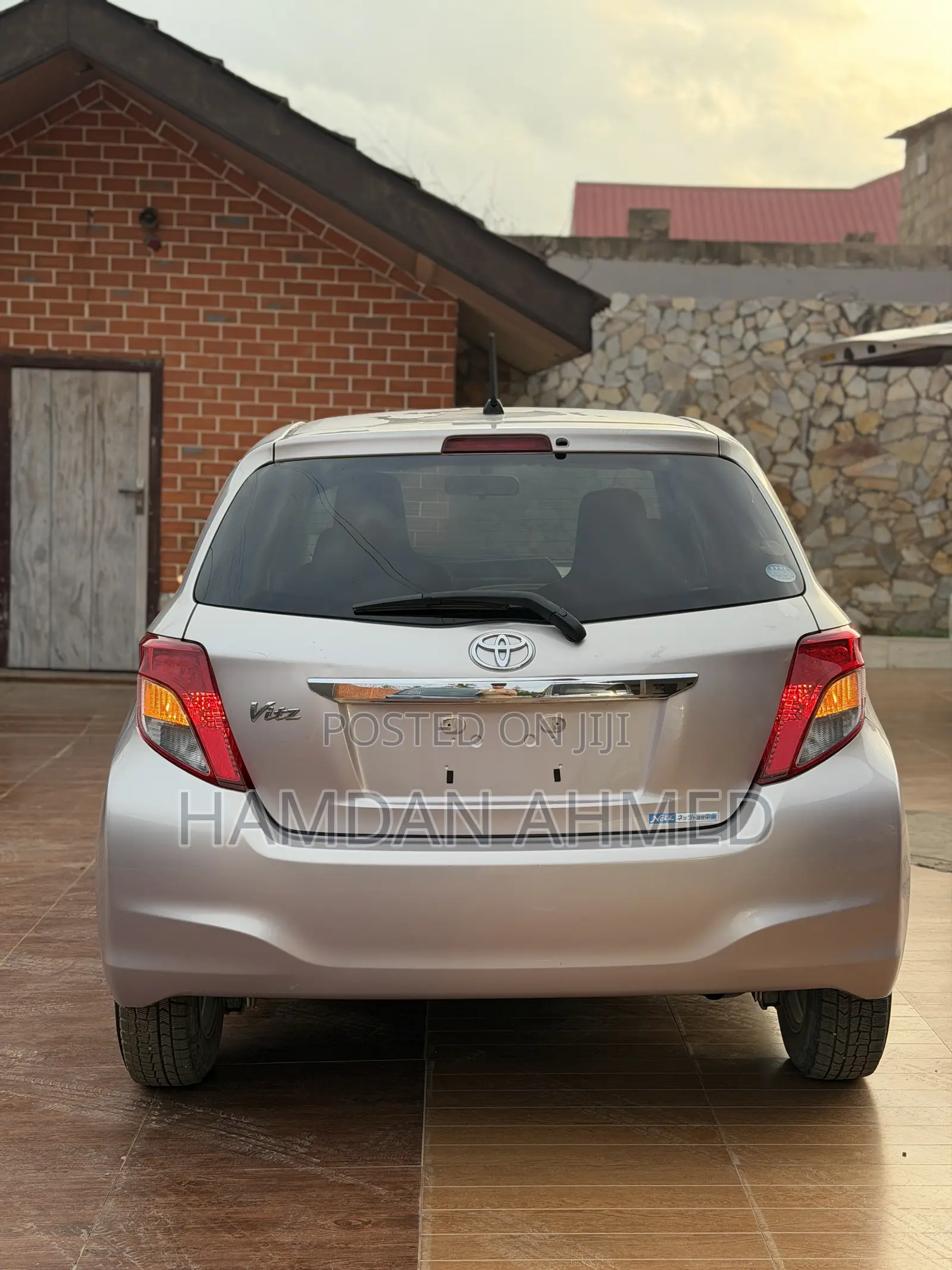 Toyota Vitz 1.3 FWD 5dr 2012 Pink