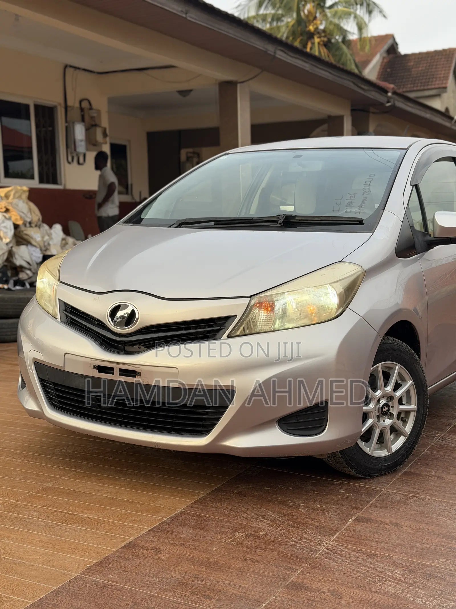 Toyota Vitz 1.3 FWD 5dr 2012 Pink