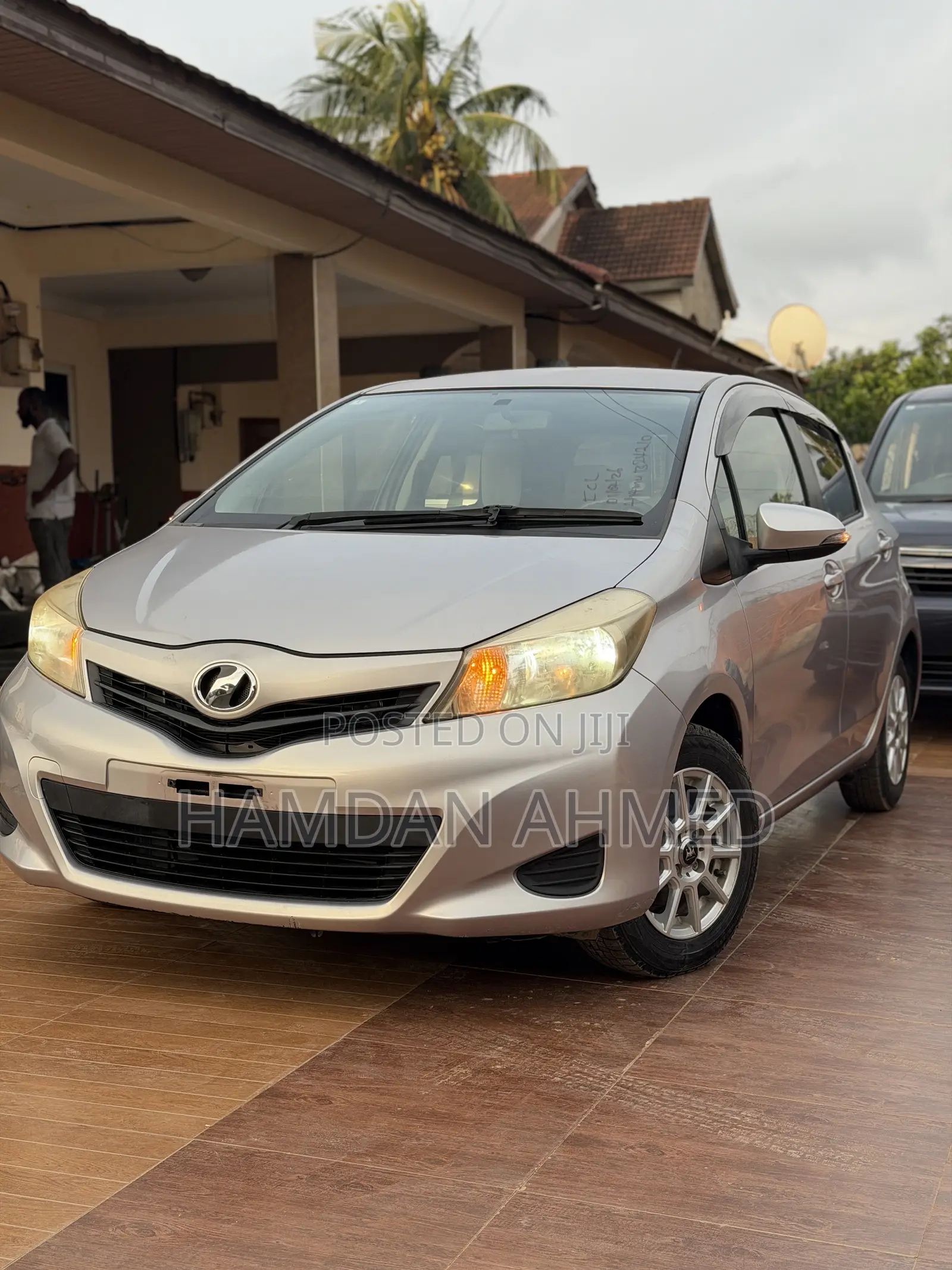 Toyota Vitz 1.3 FWD 5dr 2012 Pink